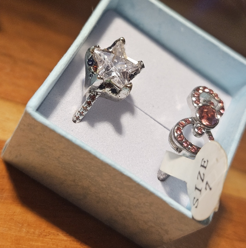 Rodium Plated Costume Jewelry Star Hello Kitty Size 7 Size 8 - Picture 2 of 2